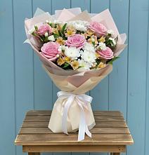 Букет цветов из:  Гвоздики, Орхидеи и Розы в Сызрани