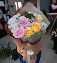 Букет цветов из:  Герберы, Розы и Хризантемы в Сызрани
