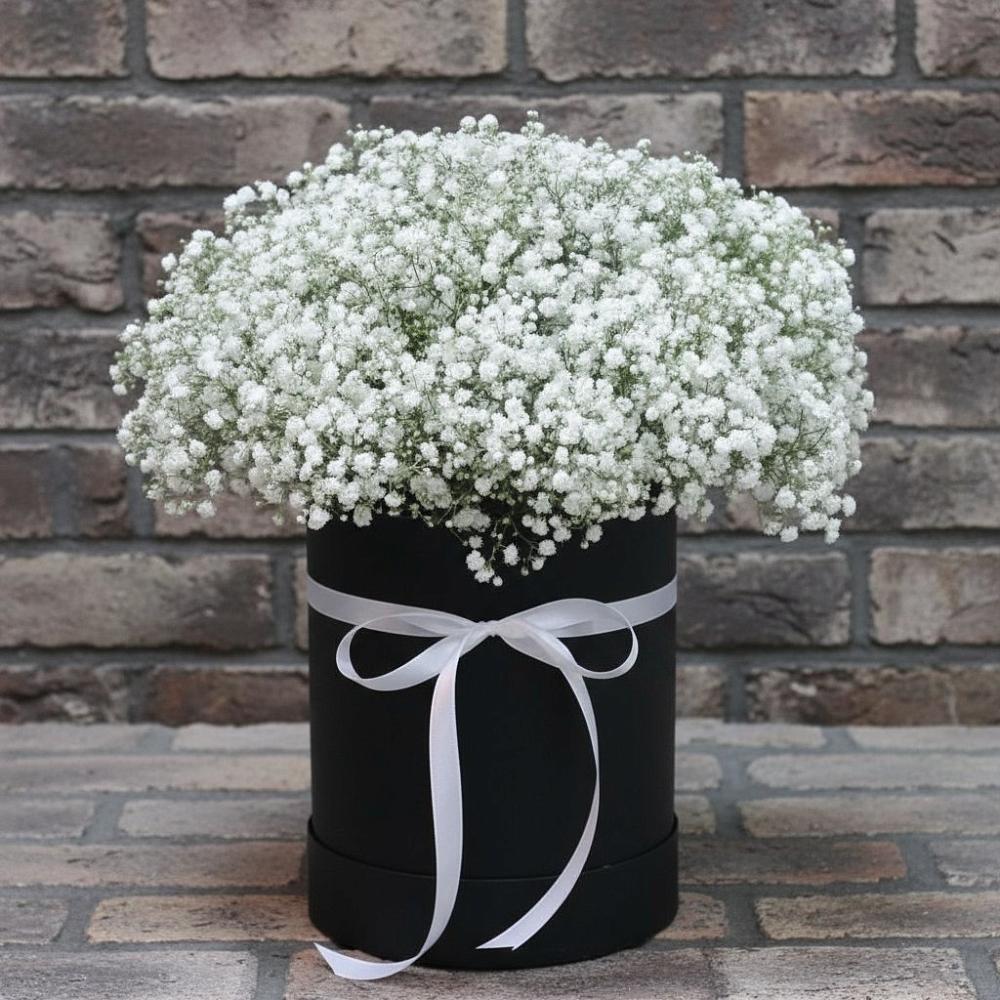 Цветочная композиция из Гипсофила в шляпной коробке в Сызрани