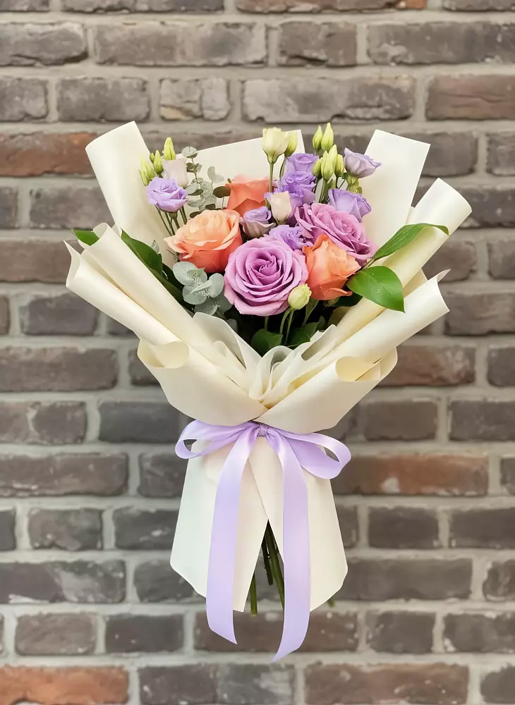 Букет цветов из: Лизиантусы и Розы в Сызрани