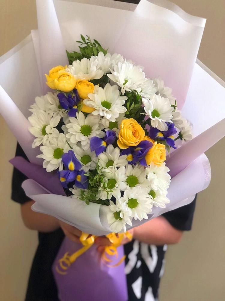 Букет цветов из: Ирисы, Хризантемы и Розы в Сызрани