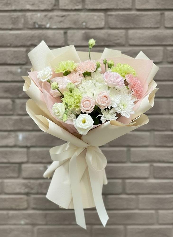 Букет цветов из: Гвоздики, Розы, Лизиантусы и Хризантемы в Сызрани