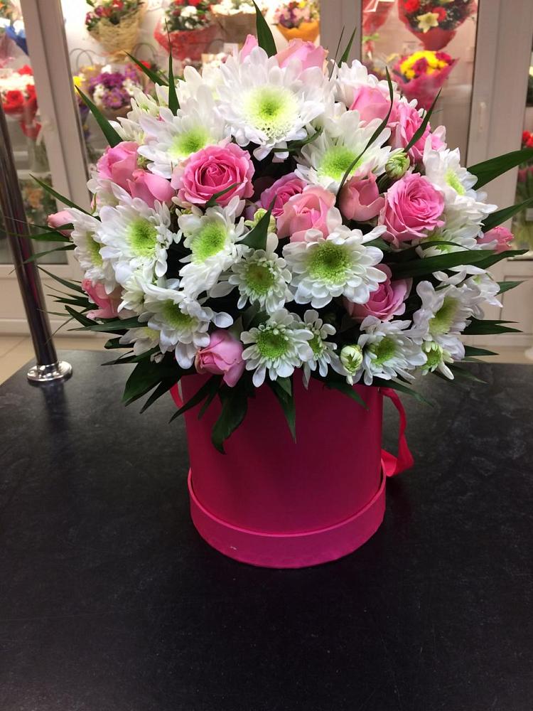 Цветочная композиция из Розы и Хризантемы в шляпной коробке в Сызрани