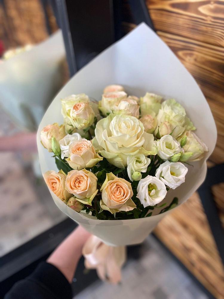 Букет цветов из: Розы и Лизиантусы в Сызрани